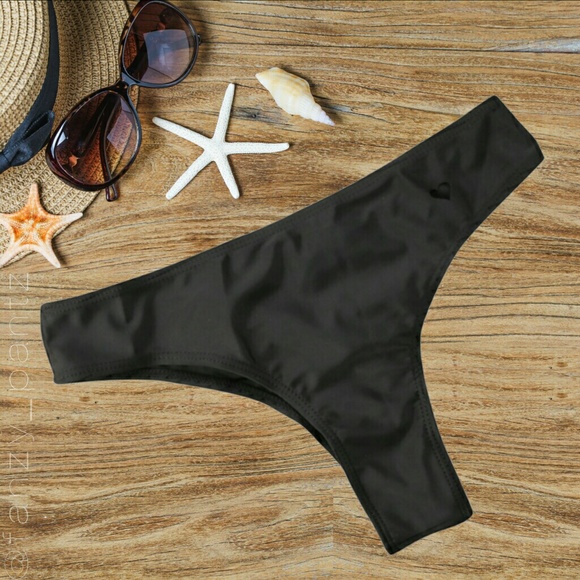 Bikini bottom cheeky cut out - Picture 5 of 8